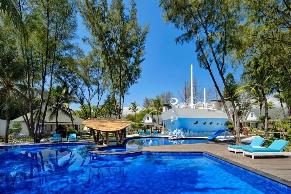 Картинка Jambuluwuk Oceano Resort Gili Trawangan 4*