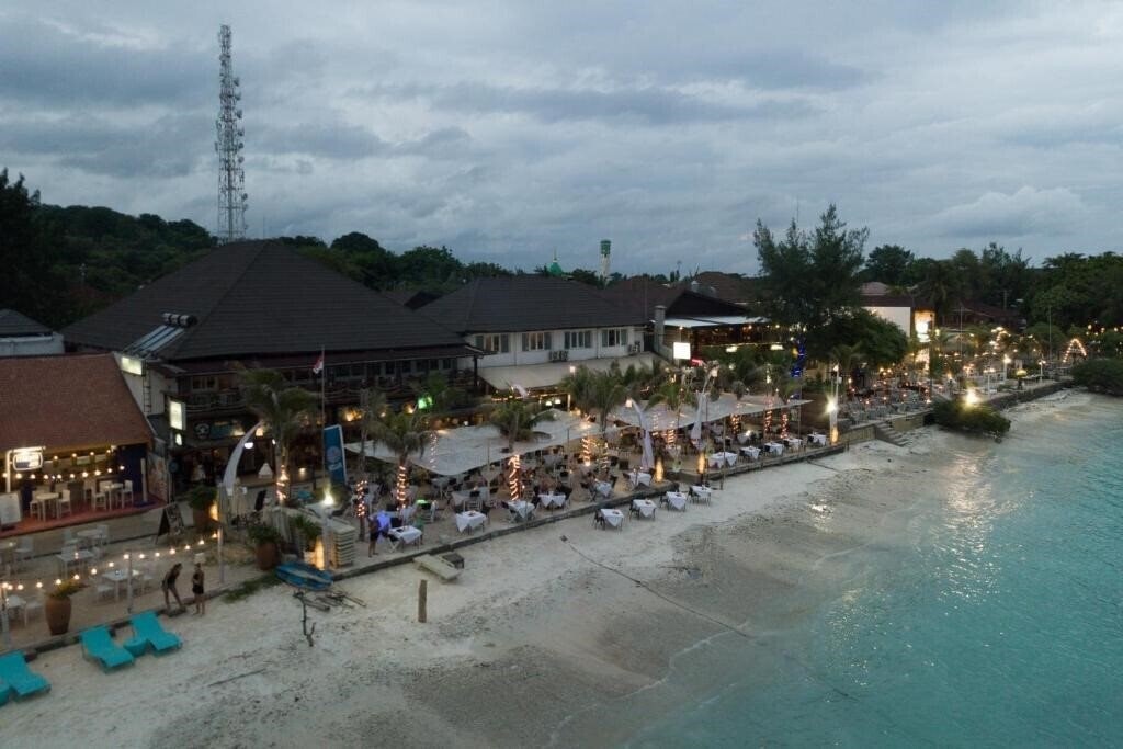 Отель Scallywags Resort Gili Trawangan 4*