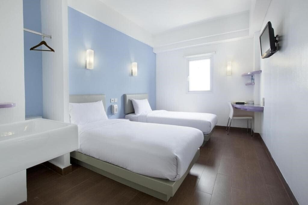 Фото Amaris Hotel Bandara Soekarno Hatta 2*