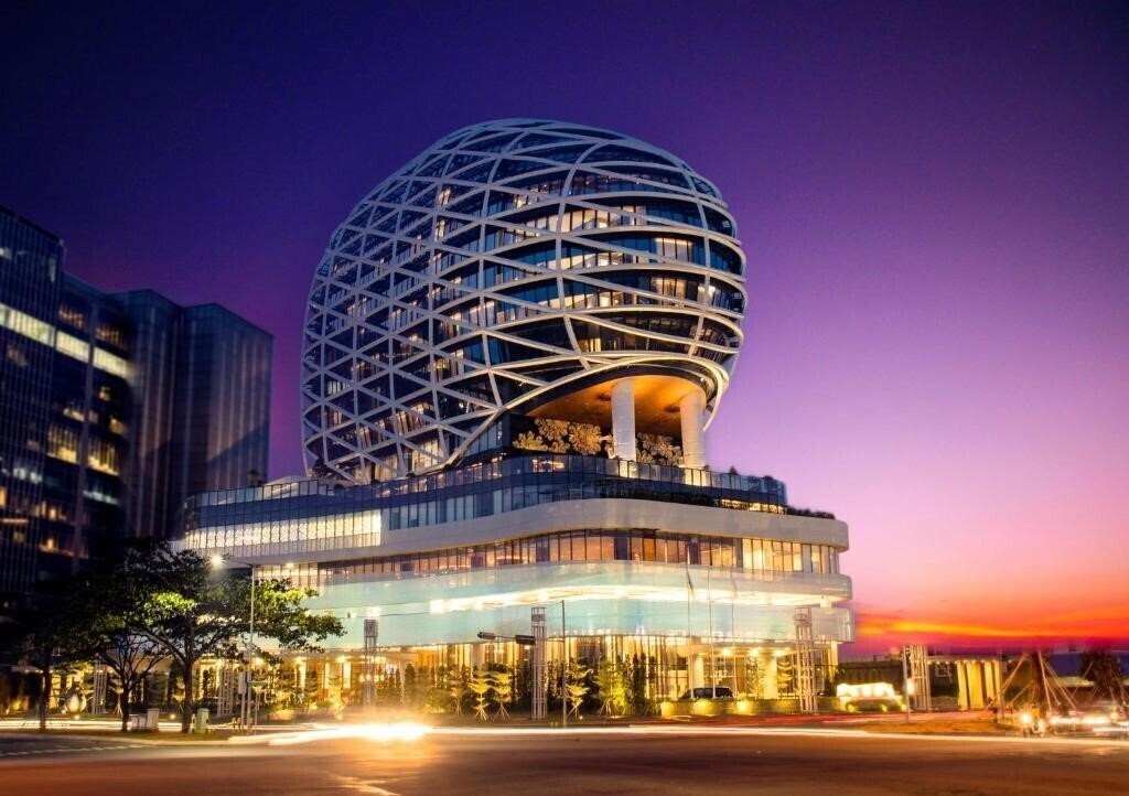 Готель Jhl Solitaire Gading Serpong 5*