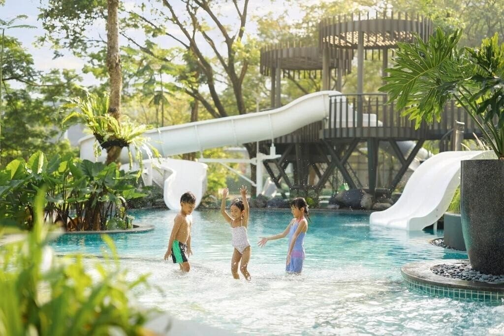 Готель Resinda Hotel Karawang 4*