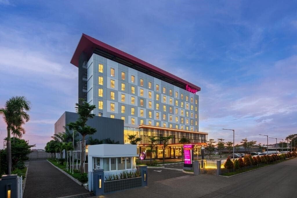 Отель Favehotel Pamanukan 3*