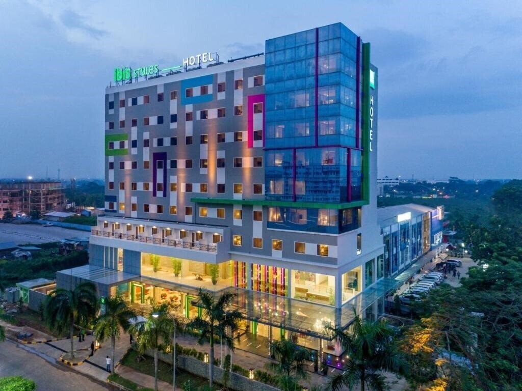 Готель Ibis Styles Cikarang 3*