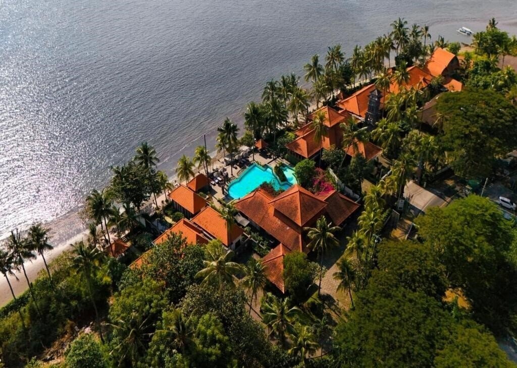 Отель Nugraha Lovina Seaview Resort & SPA 3*