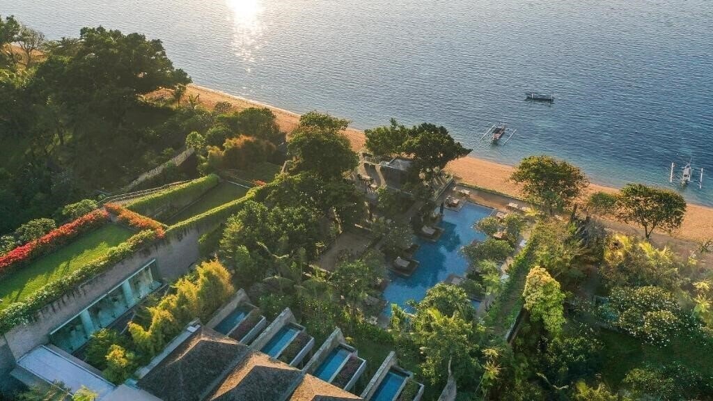 Отель Maya Sanur Resort & Spa 5*