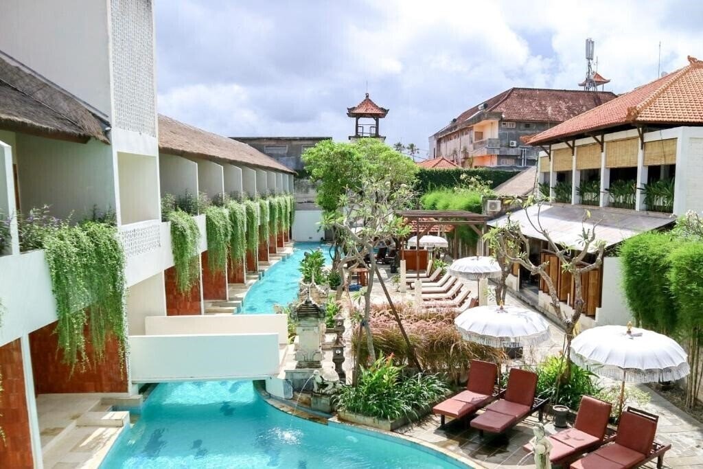 Готель Kuta Lagoon Resort & Pool Villas 3*