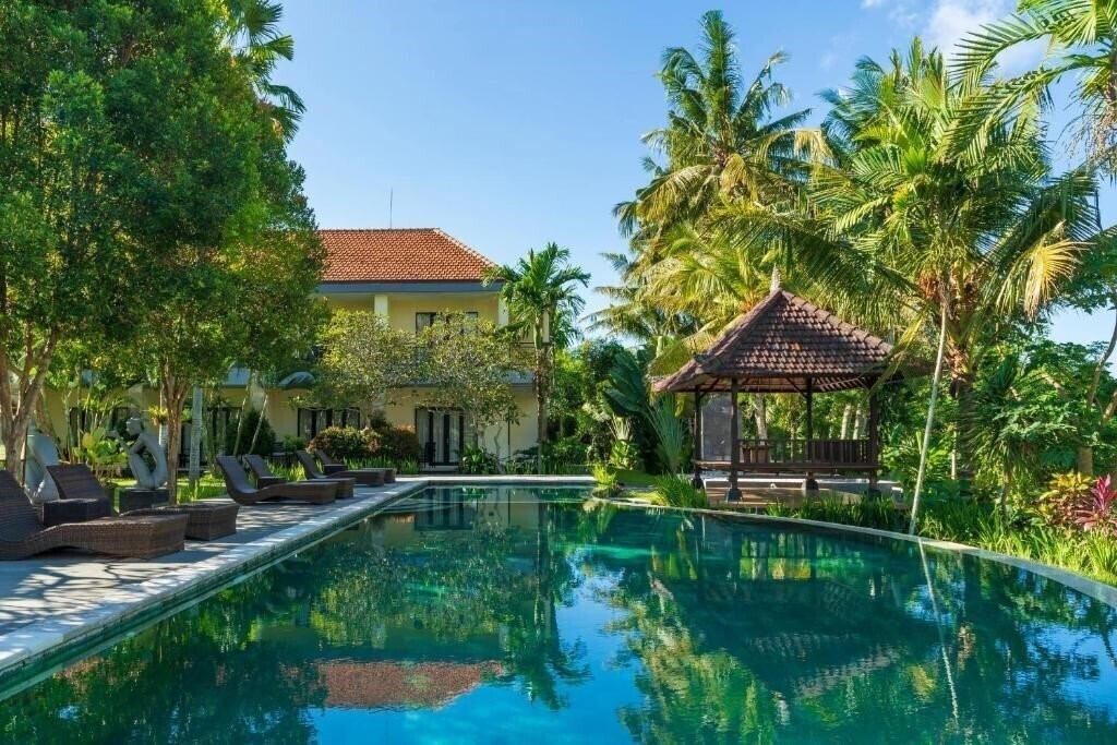 Отель Agung Raka Bungalow 4*