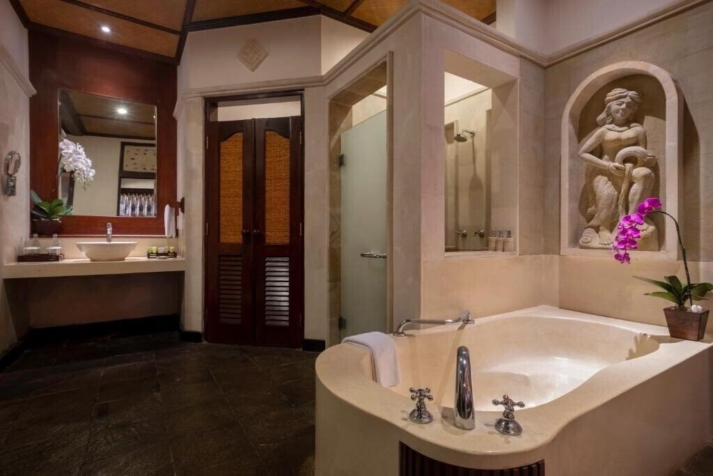Фото Bali Tropic Resort & SPA Hotel 4*