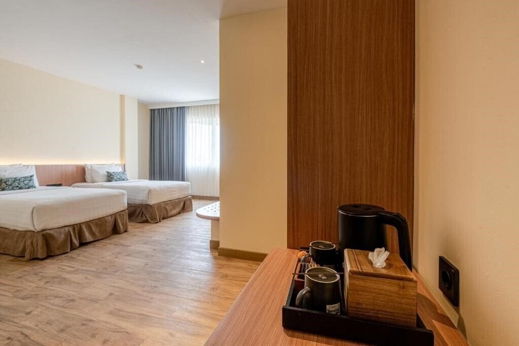 Фото The Rivavi Legian Hotel 4*