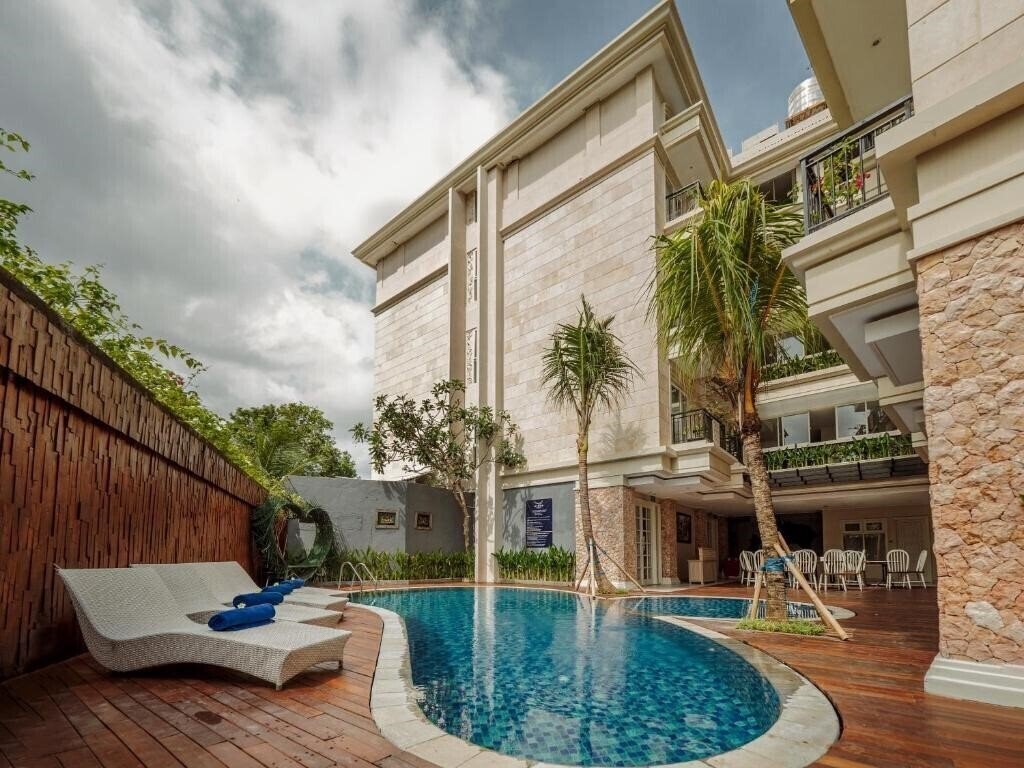 Отель Alron Hotel Bali 4*