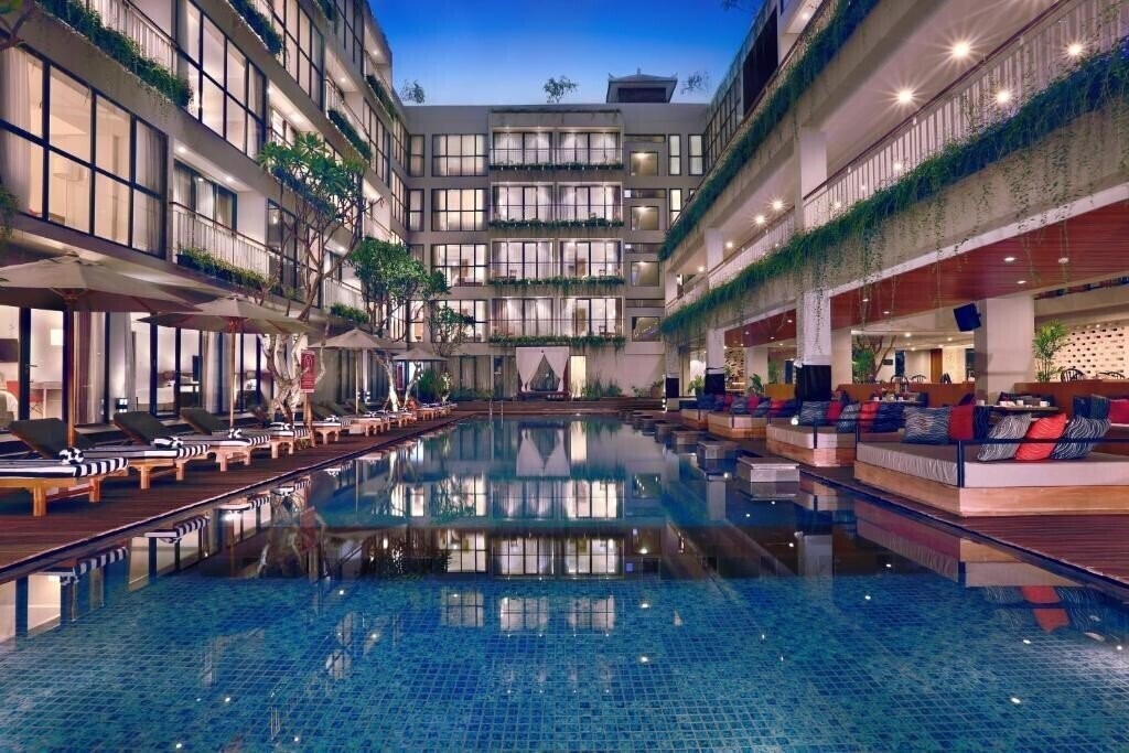 Готель Neo Kuta Legian 3*