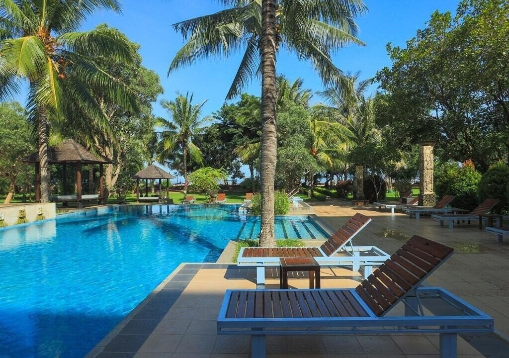 Готель Jayakarta Suites Komodo Flores 4*