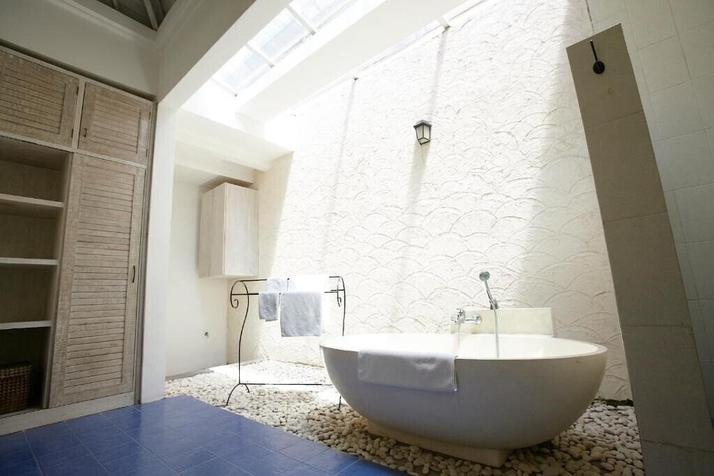 Отель Artemis Villa 4*