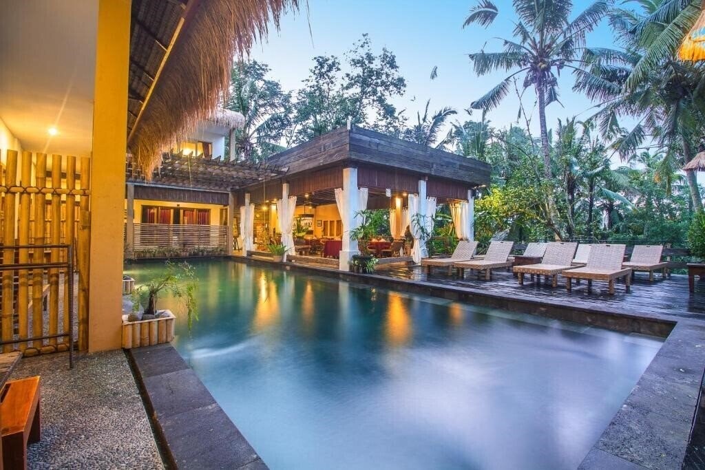 Готель Alam Sembuwuk Resort Ubud 4*