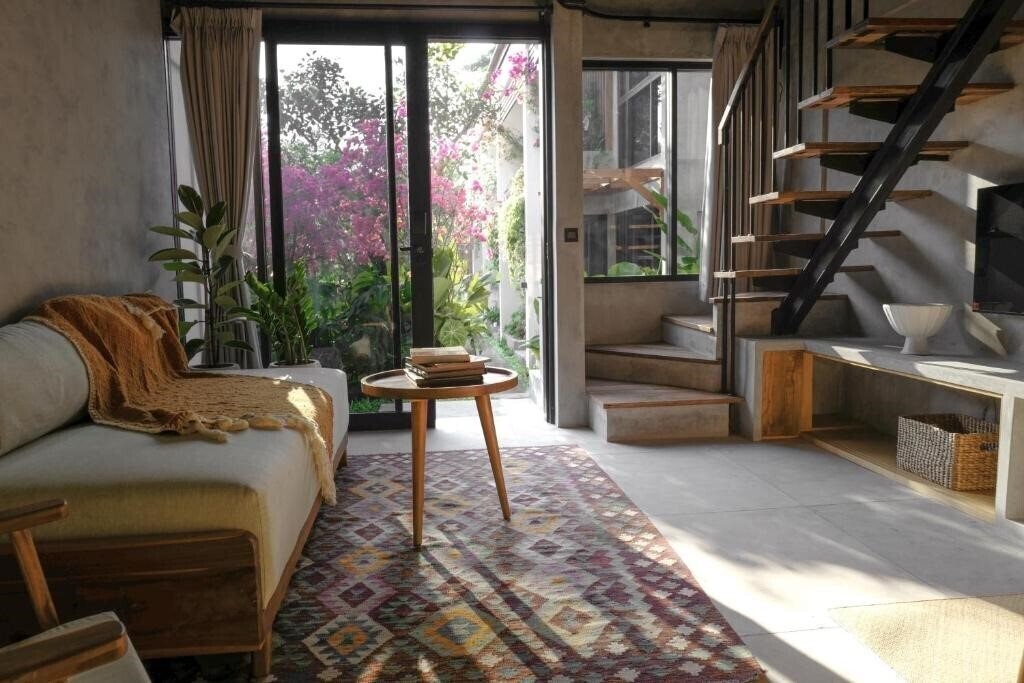 Отель Leafy Lofts Canggu + 4*