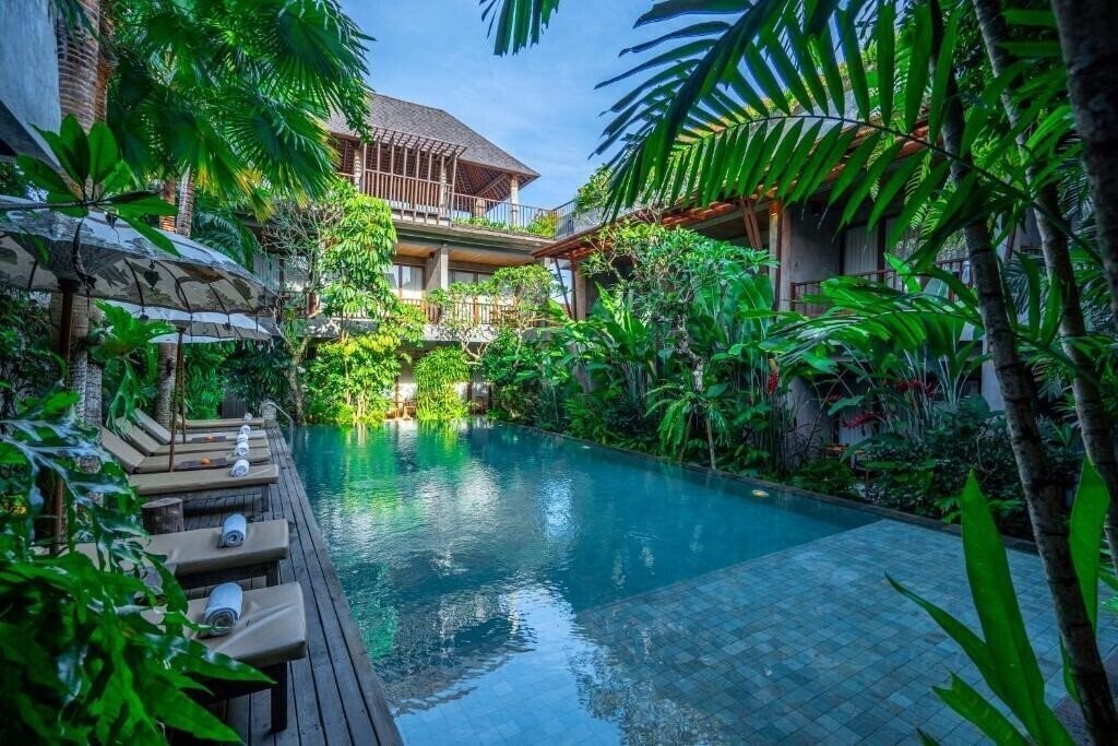 Отель Purana Suite Ubud 4*