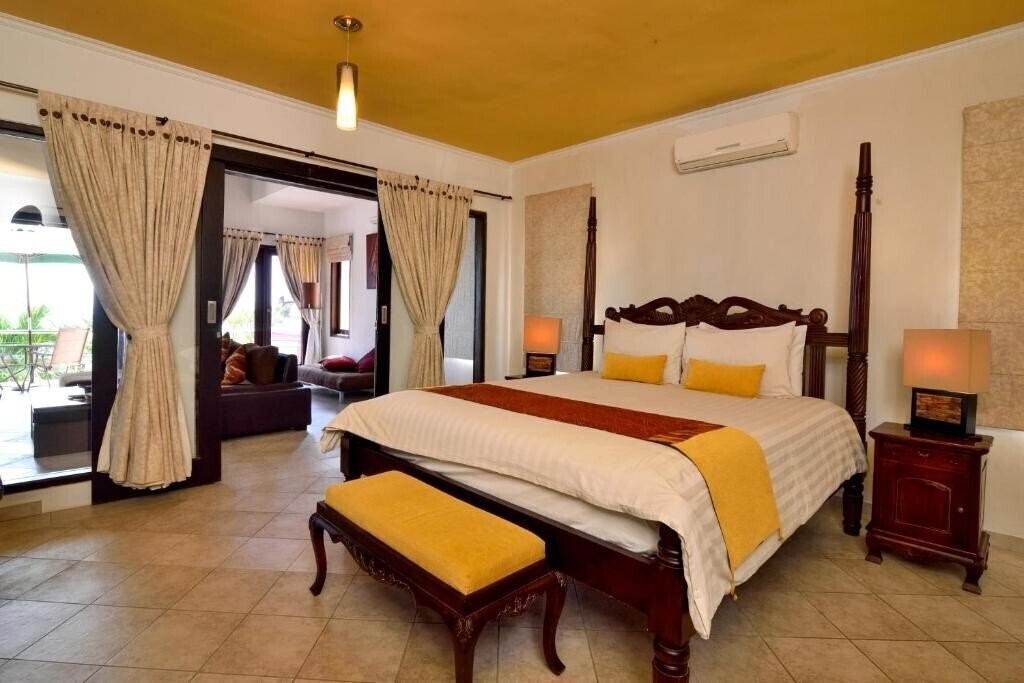 Фото Dolphin Beach Bali 4*