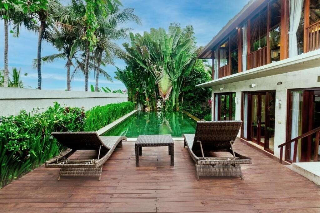 Фотографія Khayangan Kemenuh Villas 4*