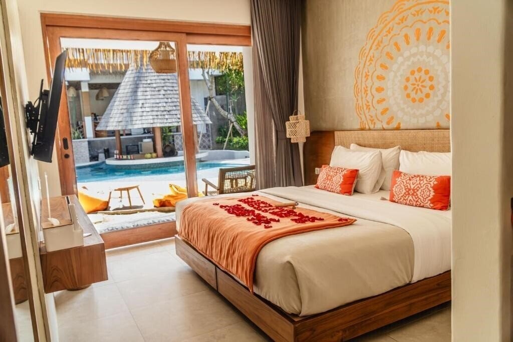 Фото Roomates Surf Camp Canggu 5*