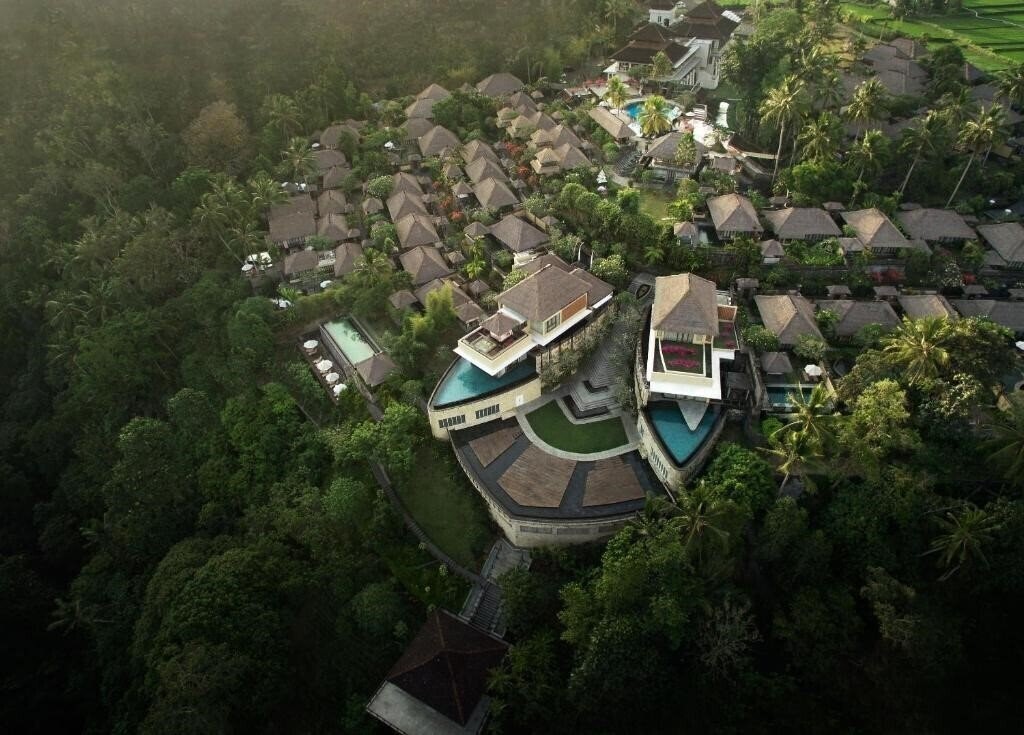 Готель Kamandalu Resort & SPA 5*