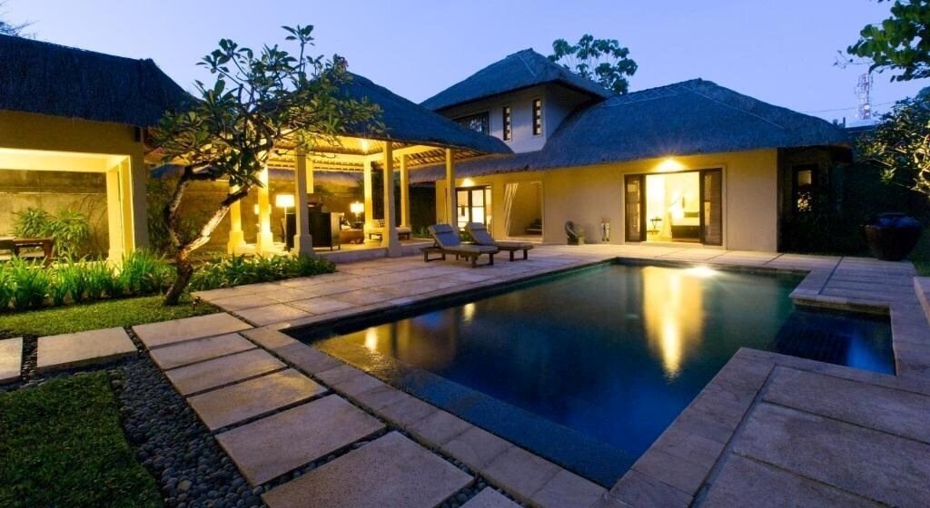 Готель Kayumanis Sanur 5*