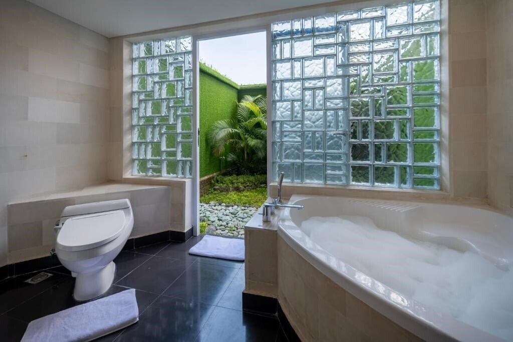 Фото Prime Plaza Hotel & Suite Sanur 4*