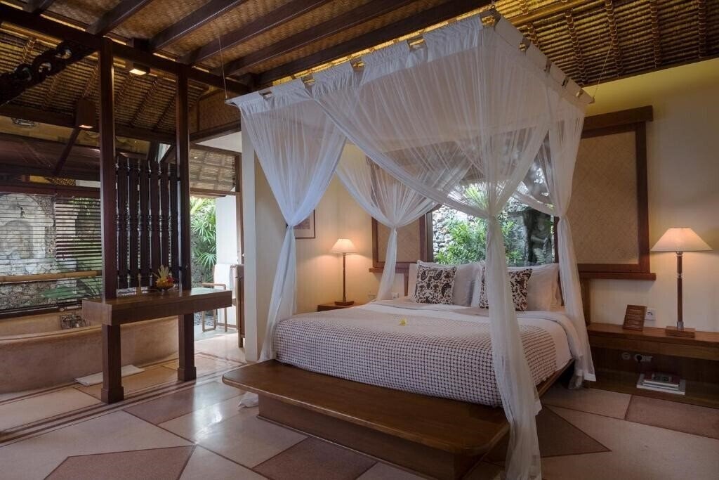 Фото Tandjung Sari Hotel 4*