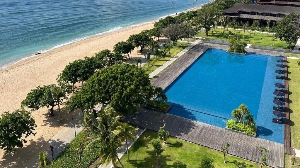 Готель The Meru Sanur 5*