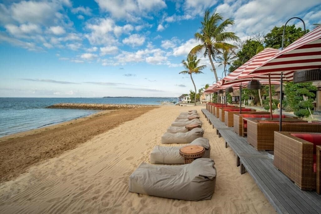 Готель Puri Santrian 4*