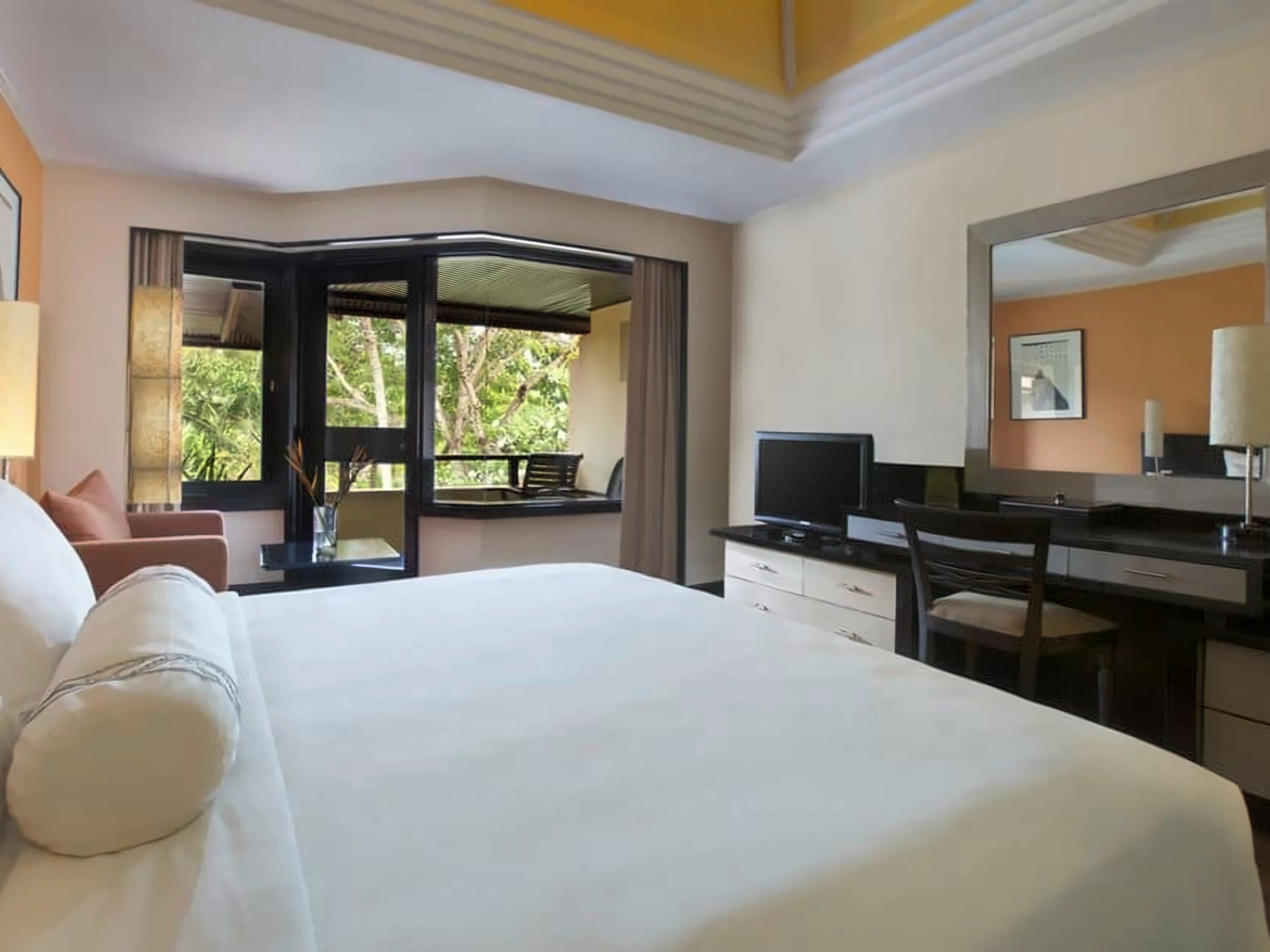 Картинка Royal Beach Seminyak (ex. MGallery Seminyak) 5*