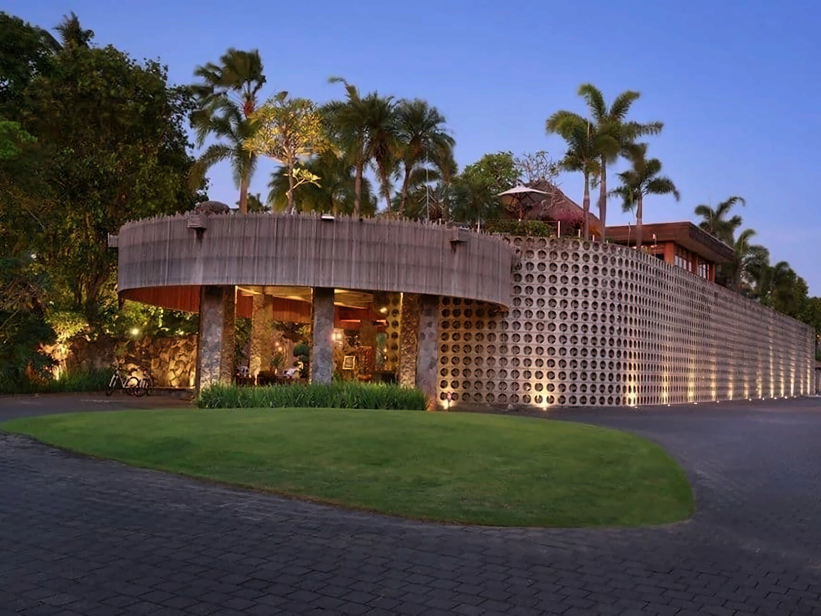 Отель Peppers Seminyak 5*