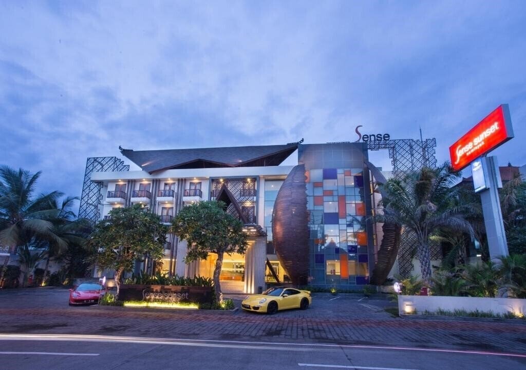 Отель Sesnse Sunset Seminyak 3*