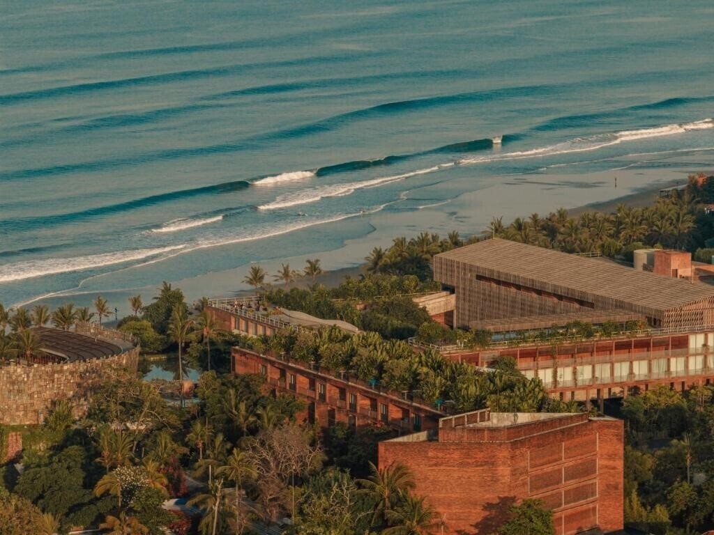 Отель Desa Potato Head Bali 5*