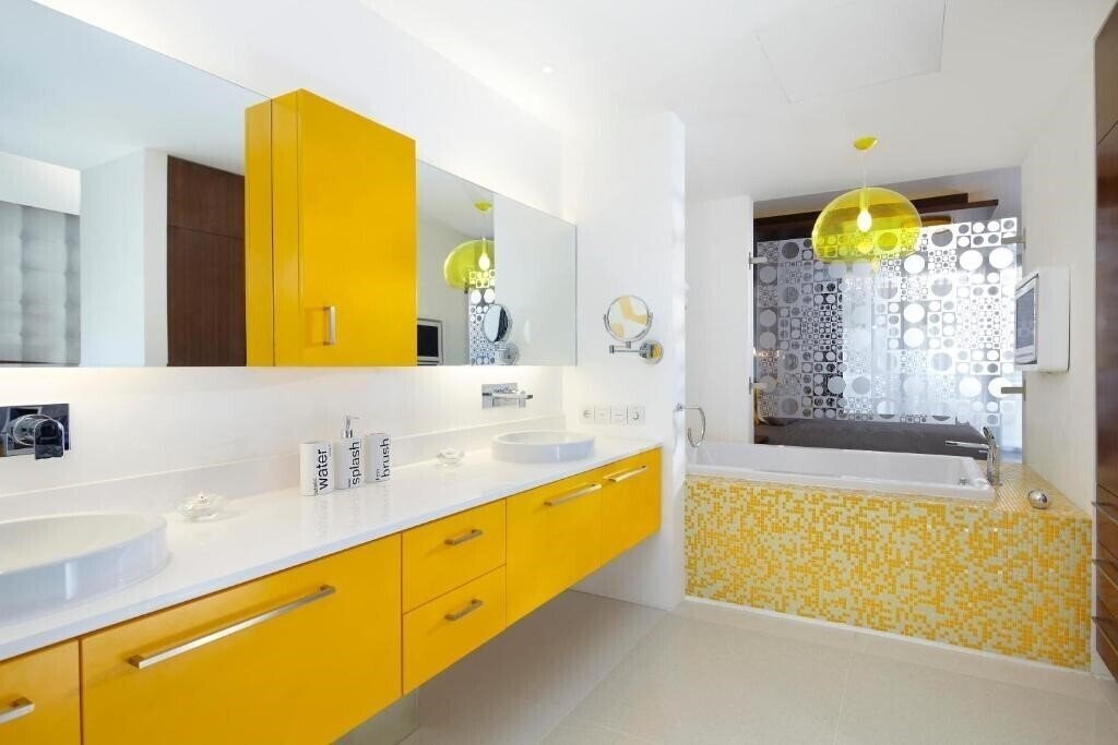 Фото Chill Hotel Seminyak 5*