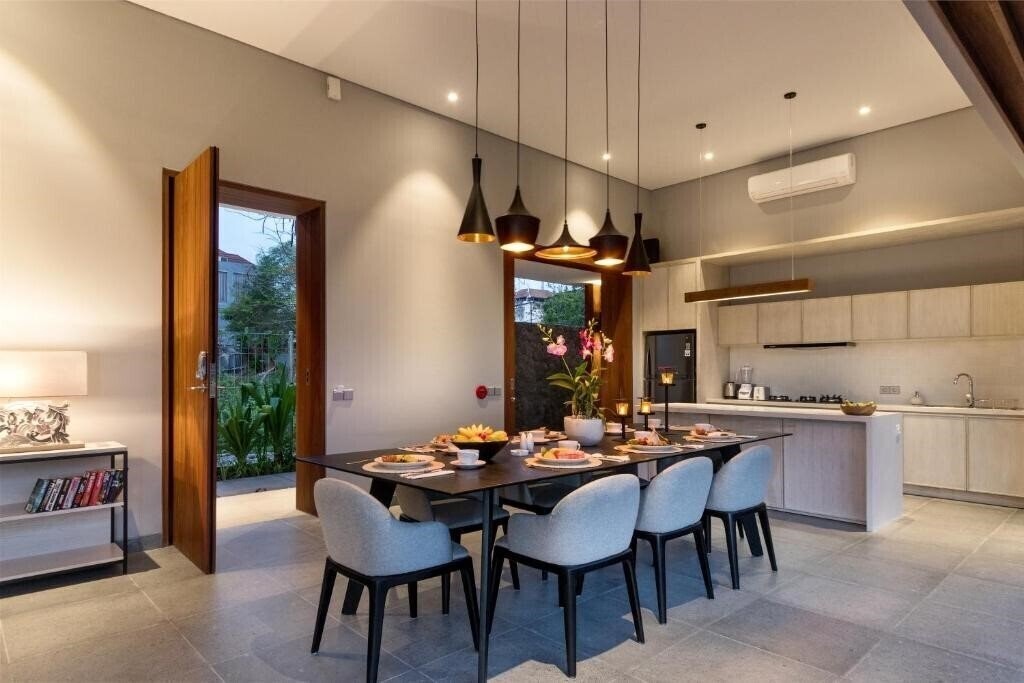 Картинка Amarin Seminyak + 4*