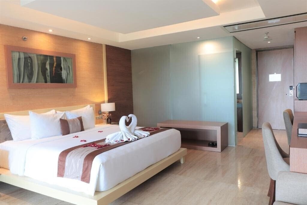 Картинка De Vins Sky Hotel Seminyak 4*