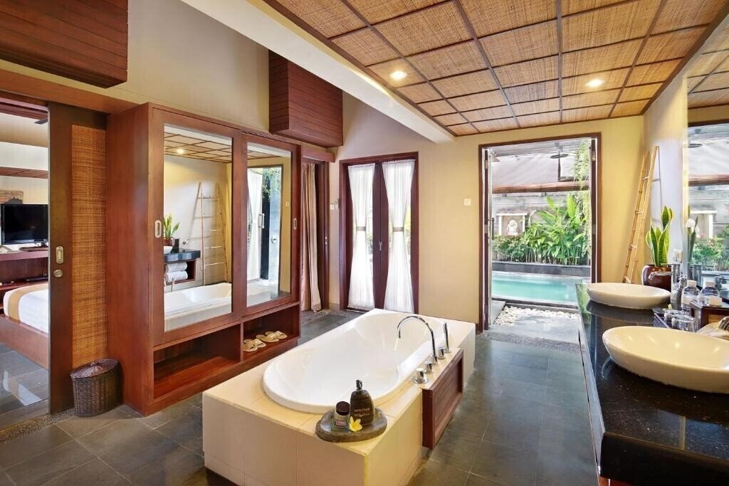 Фотографія Nyuh Bali Villas + 4*