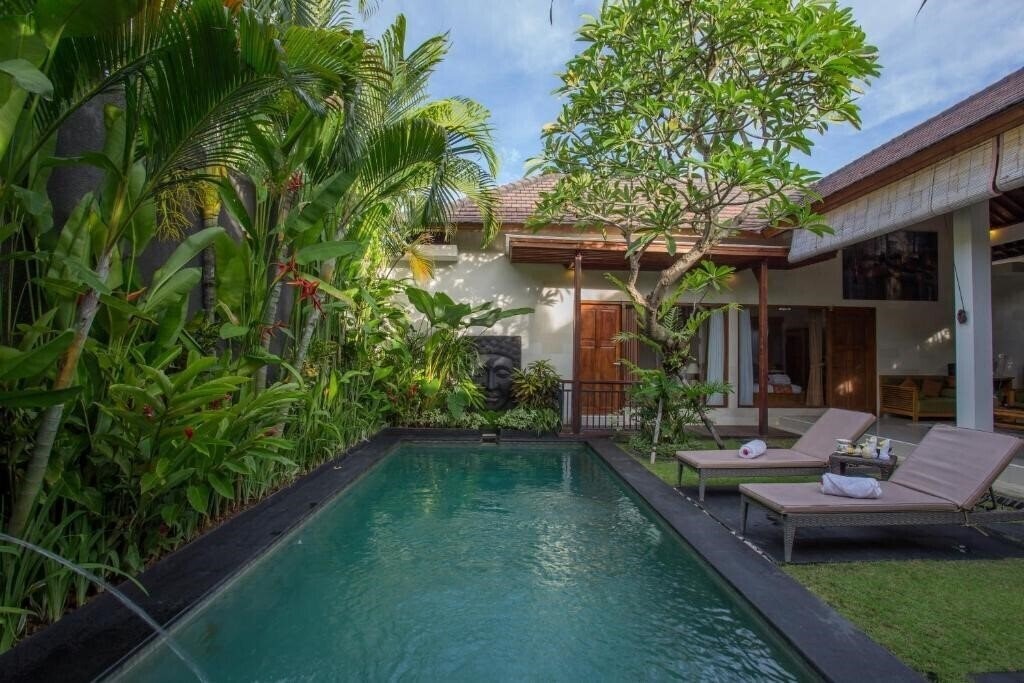 Отель Sandi Agung Villa + 4*