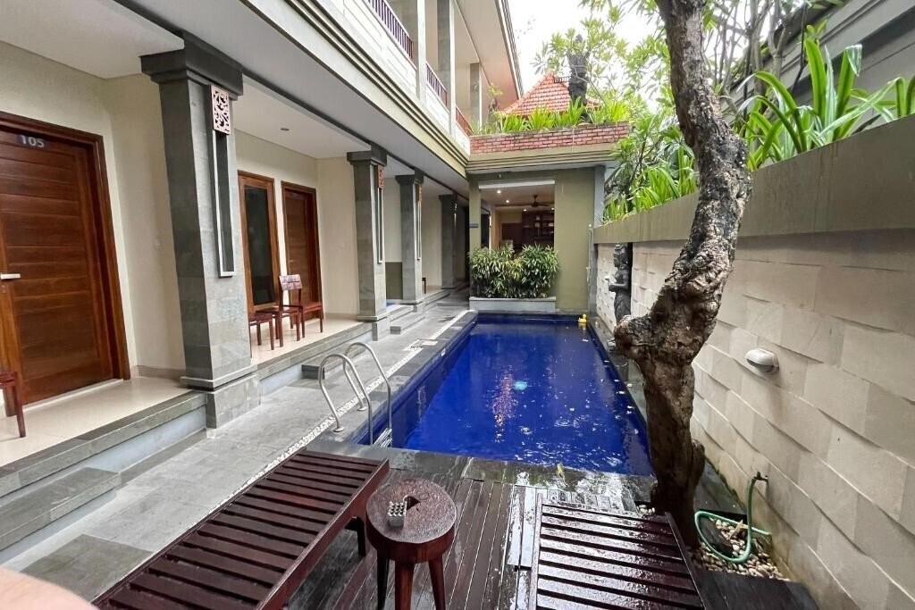 Отель Singgah Hotel Seminyak 4*