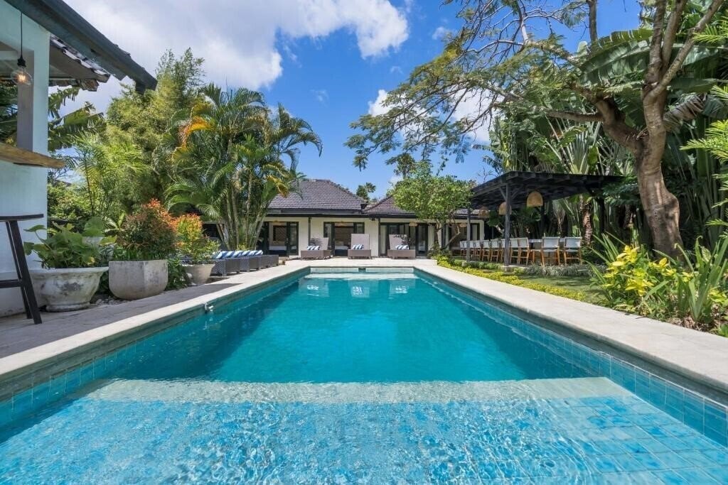 Готель The Aryana Estate + 4*