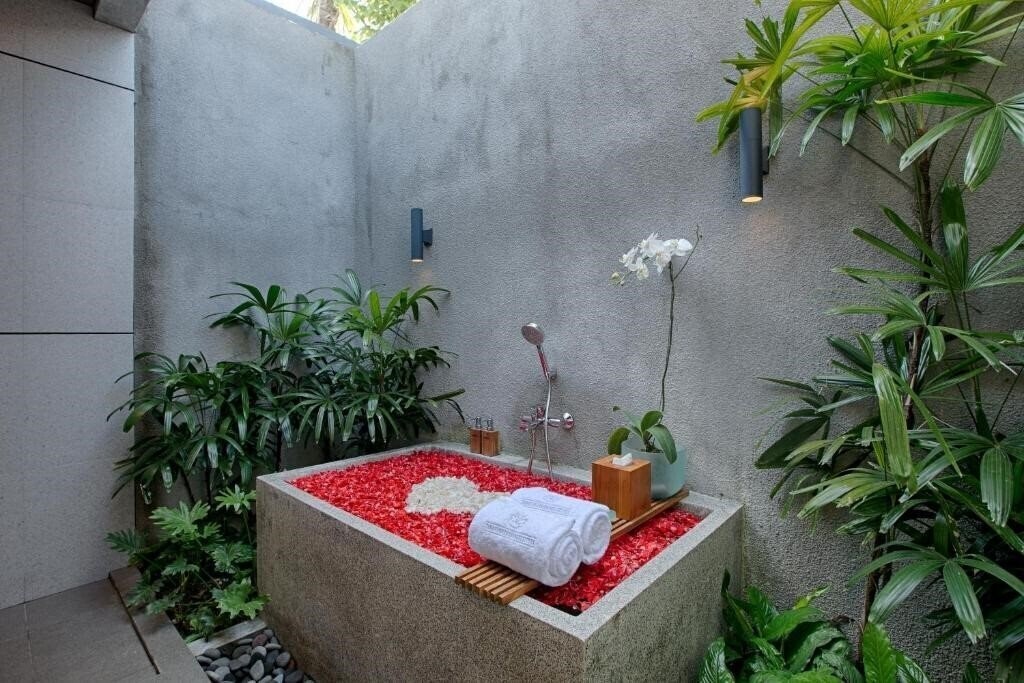 Фото Taman Dharmawangsa Suites Villa вилла