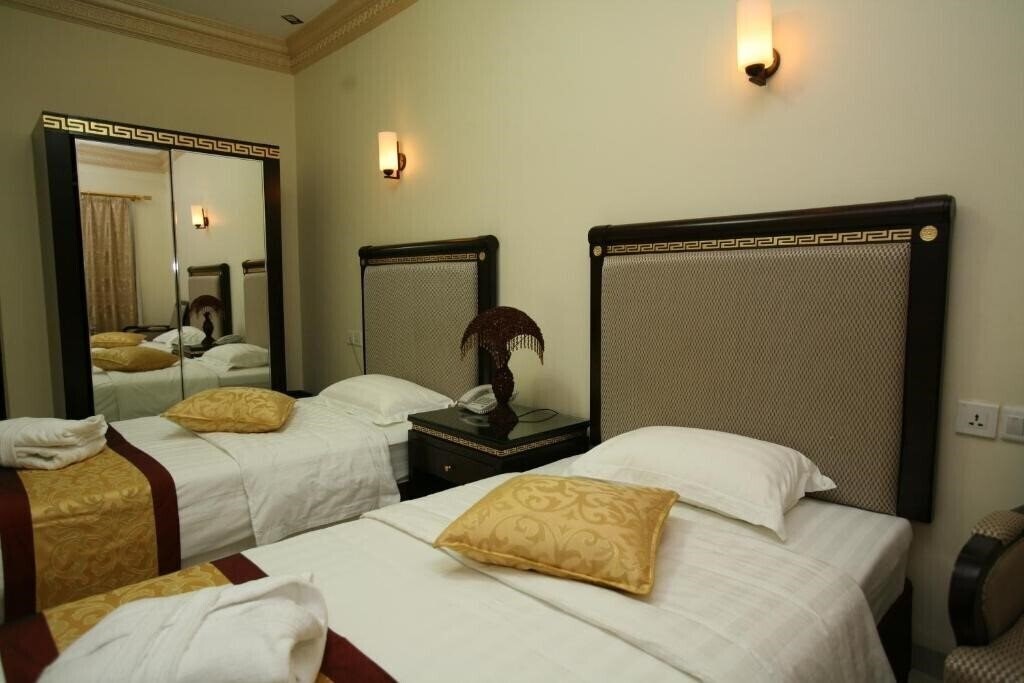 Готель Cedar Hotel 3*