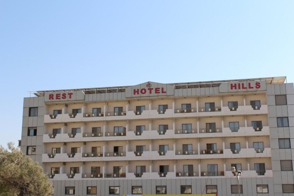 Готель Rest Hills Suites 3*