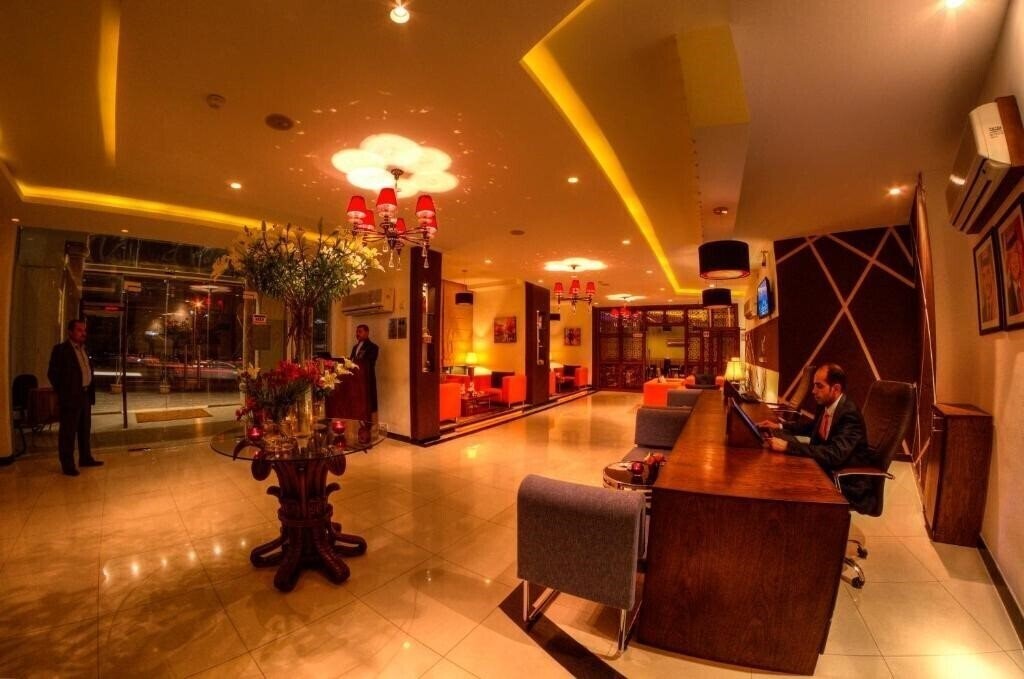 Отель Meneur Hotel 3*