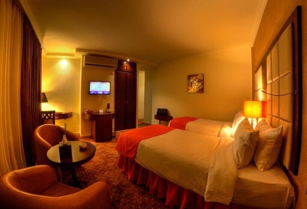 Фото Meneur Hotel 3*