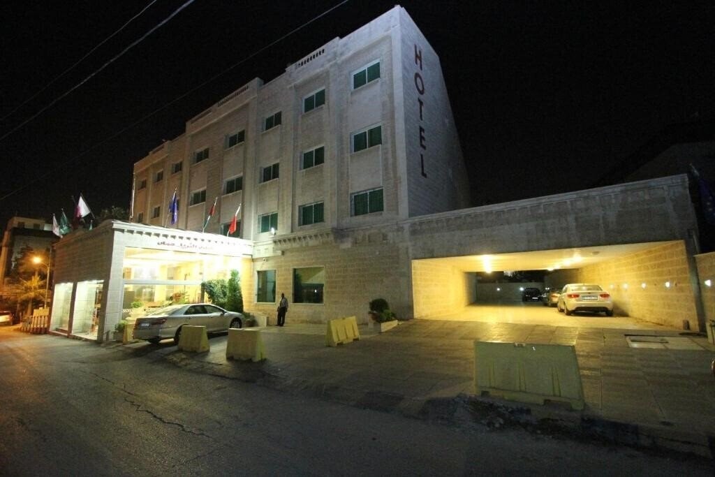 Готель Al Thuraya Hotel 4*