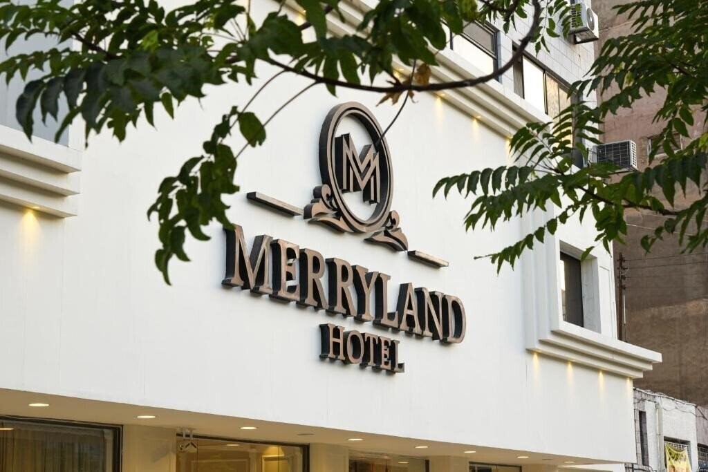Готель New Merryland Hotel 3*