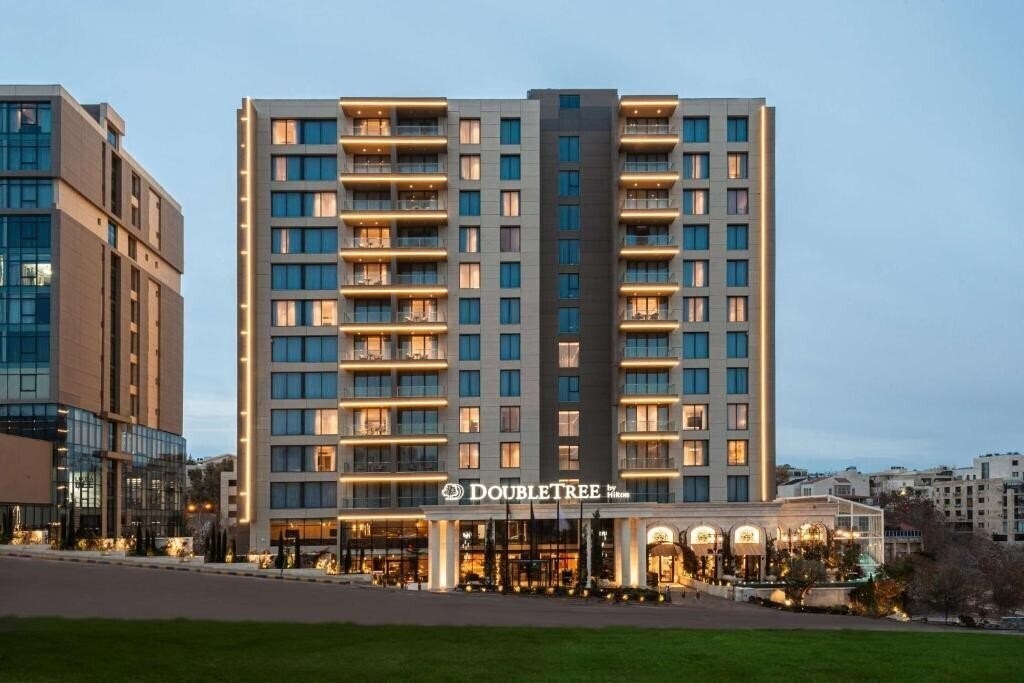Готель Doubletree by Hilton Amman Hotel & Residences 4*