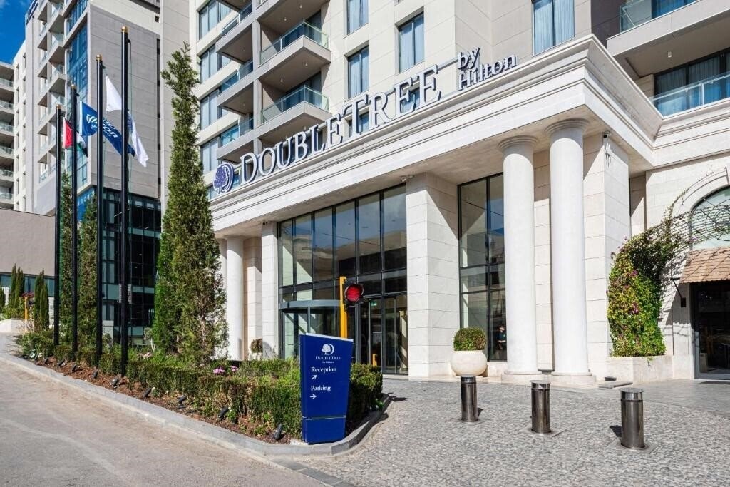 Фотографія Doubletree by Hilton Amman Hotel & Residences 4*