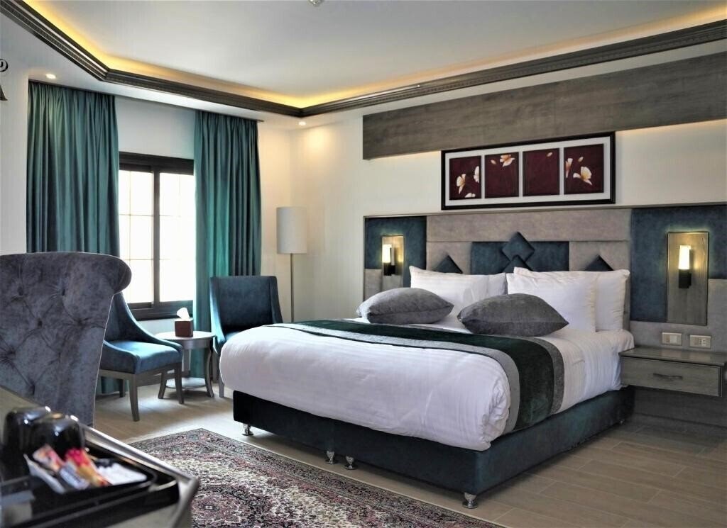 Готель Petra Canyon Hotel 4*